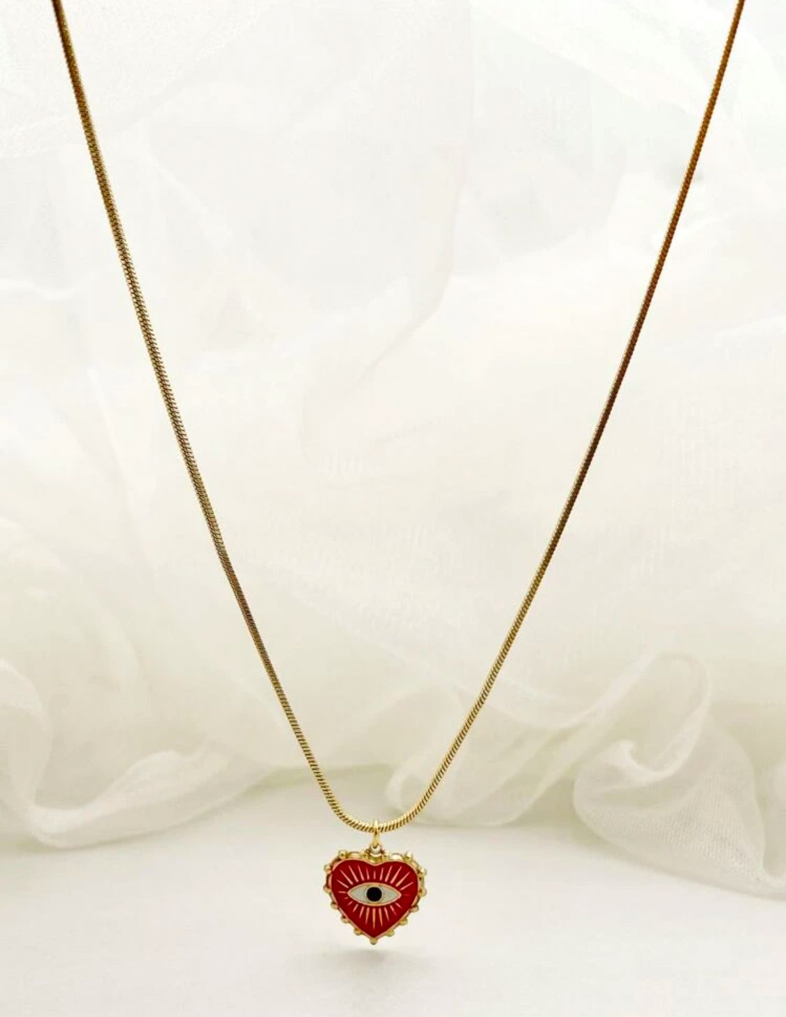 Collar ojos en el cora